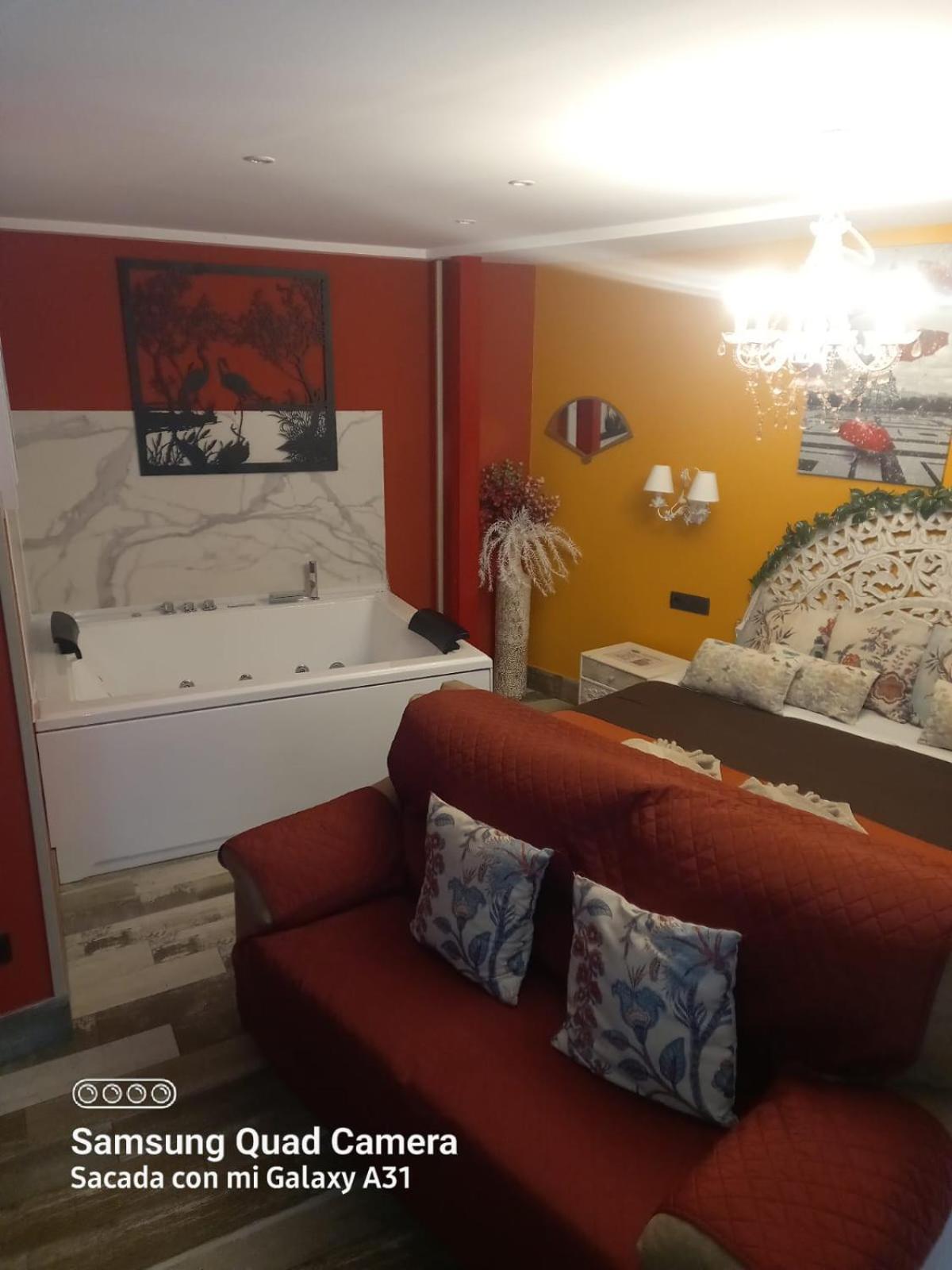 Apartamentos Deluxe Con Jacuzzi O Chimenea Love For Two Collado Mediano Exterior photo
